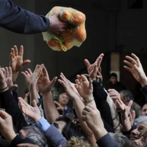 Ρατσισμός κατά των Ελλήνων: 17χρονη λιποθύμησε από την πείνα στην Πάτρα – Δεν ήταν λαθρομετανάστρια να λαμβάνει επίδομα από τον&nbsp;Σύριζα