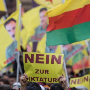 Έπαθε έμφραγμα ο σουλτάνος, ή ακόμα; 30.000 Κούρδοι με σημαίες του PKK στη&nbsp;Φρανκφούρτη