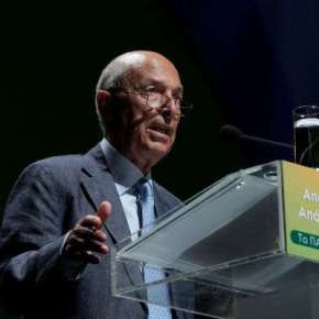 “Μιλά ο κ.Σημίτης με το μισό υπουργικό του συμβούλιο φυλακή ή υπό&nbsp;κατηγορία”;