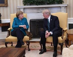 Ο Τραμπ αρνήθηκε να σφίξει το χέρι της&nbsp;Μέρκελ!