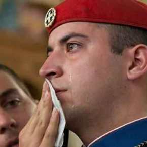 Τρομερή εικόνα από την Αυστραλία: Δείτε την συγκίνηση του Εύζωνα όταν άκουσε για την&nbsp;Ελλάδα!