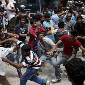 Ο Guardian προειδοποιεί: Επίκειται γενικευμένη εξέγερση λαθρομεταναστών στα «hot&nbsp;spots»