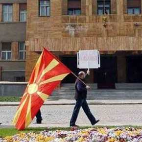 Καταρρέουν τα Σκόπια: Οι Σλάβοι είναι έτοιμοι να πάρουν τα όπλα κατά των&nbsp;Αλβανών