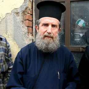 Οργισμένες αντιδράσεις κατοίκων της Χίου κατά λαθρομεταναστών: Σπάνε μαγαζιά, σπίτια, αυτοκίνητα και αλληλοσφάζονται μεταξύ τους –&nbsp;ΒΙΝΤΕΟ