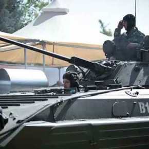 Μετακίνηση στρατιωτικών μονάδων προς το κέντρο των Σκοπίων&nbsp;(βίντεο)