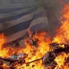 Αλβανοί του UÇÇ έκαψαν την ελληνική σημαία στους Άγιους Σαράντα – Φόβοι για πογκρόμ κατά των&nbsp;Ελλήνων