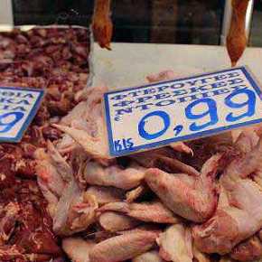 «Χύμα», κατεψυγμένα και φτερούγες αντί για κοτόπουλο αγοράζουν οι καταναλωτές, λόγω κρίσης [εικόνες]  Πηγή: «Χύμα», κατεψυγμένα και φτερούγες αντί για κοτόπουλο αγοράζουν οι καταναλωτές, λόγω κρίσης [εικόνες] |&nbsp;iefimerida.gr