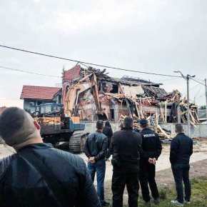 ΟΙ ΣΕΡΒΟΙ ΔΕΝ «ΚΑΤΑΛΑΒΑΙΝΟΥΝ» ΤΙΠΟΤΑ ΚΑΙ… ΚΑΤΕΔΑΦΙΣΑΝ ΤΟ&nbsp;ΤΖΑΜΙ!