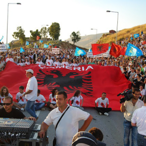 Αποθρασύνονται οι ακραίοι κύκλοι της Αλβανίας – Πορεία Τσάμηδων στα ελληνικά σύνορα για να τιμήσουν τη…&nbsp;γενοκτονία!