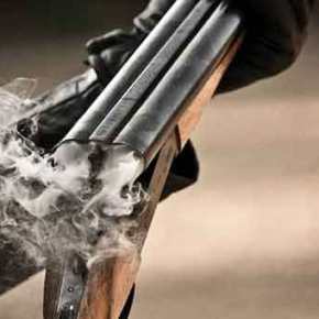 Κανονικός πόλεμος στο Μενίδι: Οπλισμένοι Ρομά απειλούν να γαζώσουν τους&nbsp;κατοίκους