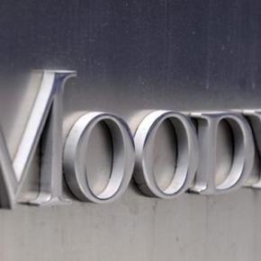 Η Moody’s λέει ότι η Ελλάδα «βγαίνει από το τούνελ» μετά από 9 χρόνια – Αναβάθμισε την οικονομία της&nbsp;χώρας