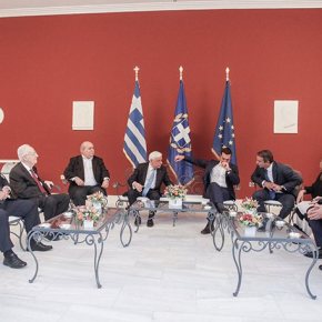 Πολλές φωτογραφίες.–     Οσα έγιναν στο Προεδρικό: Το μήνυμα Παυλόπουλου και τα πηγαδάκια των αρχηγών Χαλαρό κλίμα και αρκετές&nbsp;απουσίες