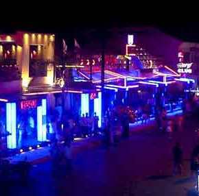 «Βρώμικη» ταξιδιωτική οδηγία της Βρετανίας για την Ελλάδα προειδοποιεί τους τουρίστες για τα&nbsp;χειρότερα