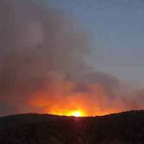 ΠΥΡΙΝΗ ΚΟΛΑΣΗ ΣΤΑ ΚΥΘΗΡΑ – Εκκενώθηκαν χωριά, χωρίς ρεύμα το νησί (φώτο –&nbsp;βίντεο)