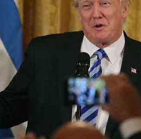 Το «βαθύ αμερικανικό κράτος» διώχνει τους Έλληνες συμβούλους απ’ τον Ντ.&nbsp;Τραμπ