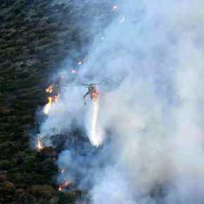 Σε ύφεση η πυρκαγιά στην περιοχή του Λαγονησίου, 4 πυροσβέστες&nbsp;τραυματίστηκαν