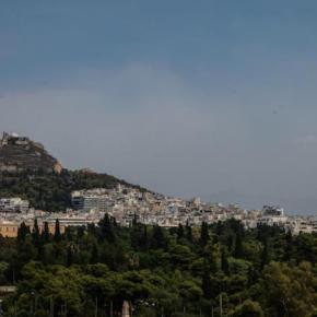 Σκέπασε τον ουρανό της Αττικής ο καπνός από τον&nbsp;Βαρνάβα