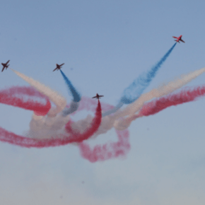 ATHENS FLYING WEEK: ΔΕΙΤΕ ΒΙΝΤΕΟ ΚΑΙ ΦΩΤΟΓΡΑΦΙΕΣ ΑΠΟ ΤΙΣ ΑΕΡΟΠΟΡΙΚΕΣ ΕΠΙΔΕΙΞΕΙΣ ΠΟΥ ΕΚΟΨΑΝ ΤΗΝ ΑΝΑΣΑ ΤΟ&nbsp;ΣΑΒΒΑΤΟΚΥΡΙΑΚΟ