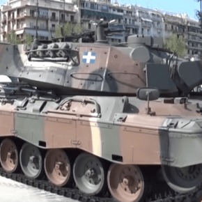 ΤΑ ΑΡΜΑΤΑ ΜΑΧΗΣ ΤΟΥ ΕΛΛΗΝΙΚΟΥ ΣΤΡΑΤΟΥ ΣΥΓΚΕΝΤΡΩΝΟΥΝ ΤΟ ΕΝΔΙΑΦΕΡΟΝ ΤΩΝ ΕΠΙΣΚΕΠΤΩΝ ΤΗΣ ΔΕΘ&nbsp;(PHOTOS)