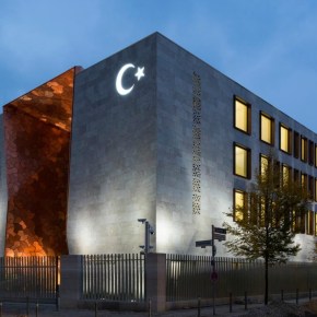 ΜΗΝΥΜΑ ‘YUCK FOU ERDOGAN’ ΣΤΗΝ ΤΟΥΡΚΙΚΗ ΠΡΕΣΒΕΙΑ ΣΤΟ ΒΕΡΟΛΙΝΟ&nbsp;(PHOTOS)