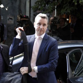 Αξιολόγηση ώρα μηδέν – Στην Αθήνα ο Ντέκλαν&nbsp;Κοστέλο