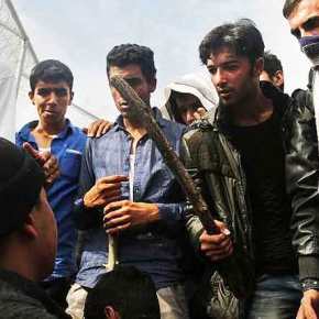 Σφάχτηκαν οι λαθρομετανάστες στον Άγιο Παντελεήμονα: Τραυμάτισαν σοβαρά τον Έλληνα&nbsp;ιερέα