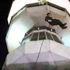 Τους «κούφανε» όλους ο Καταδρομέας …Πήδηξε από τον Πύργο του ΟΤΕ! (Φωτο &&nbsp;video)