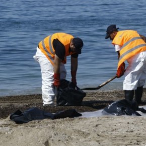 Καθημερινή μάχη με την&nbsp;πετρελαιοκηλίδα