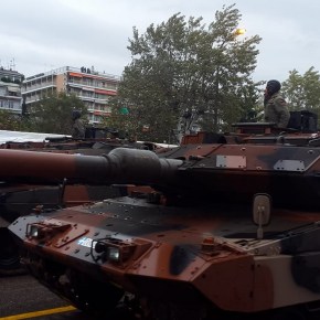 ΣΕΙΣΤΗΚΕ Η ΠΑΡΑΛΙΑΚΗ ΛΕΩΦΟΡΟΣ ΤΗΣ ΘΕΣΣΑΛΟΝΙΚΗΣ ΑΠΟ ΤΕΘΩΡΑΚΙΣΜΕΝΑ ΑΡΜΑΤΑ ΤΟΥ ΣΤΡΑΤΟΥ&nbsp;(VIDEO/PHOTOS)