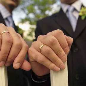 Με λένε Lewis και μεγάλωσα με γκέι γονείς – Έχω λόγους να λέω ΟΧΙ στον «γάμο» των&nbsp;ομοφυλόφιλων