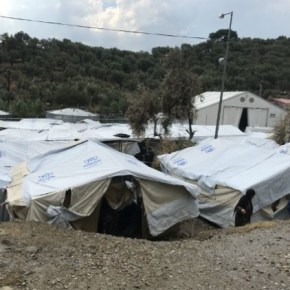 «Μωρά στην ουρά για λίγο&nbsp;νερό»