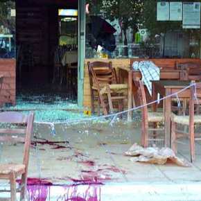 Φωτογραφία-φρίκη από την ομοβροντία τσιγγάνων κατά καφενείου στην Μεσσηνία – Όπως… Συρία! – 5&nbsp;τραυματίες