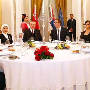 Τι έκανε στο Βελιγράδι ο Τούρκος Αρχηγός ΕΔ δίπλα στον&nbsp;Ερντογάν;