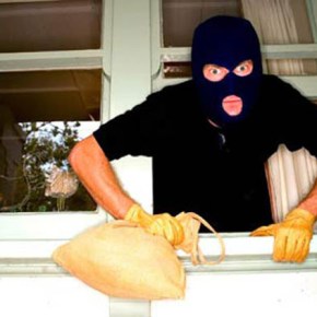 -Τι δουλειά κάνετε κύριε αλλοδαπέ; – Κλέβω. – Διορίζεστε.Πάρτε δώρο και την ιθαγένεια!&nbsp;[Ντοκουμέντο]