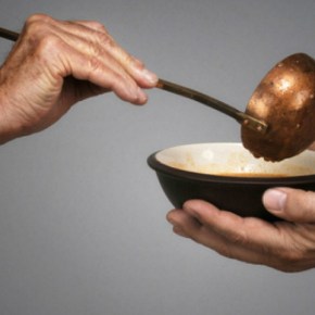 Spiegel: Νέα κοινωνική τάξη στην Ελλάδα -Εχει χρήματα μόνο για&nbsp;φαγητό