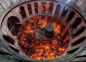 2018: η τελετή της Αφής του ΑΓΙΟΥ ΦΩΤΟΣ μαζί με τον ΕΥΑΓΓΕΛΙΣΜΟ. Φέτος μια ξεχωριστή&nbsp;Πασχαλιά.