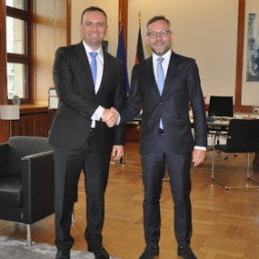 Τα Σκόπια ζητούν από τη Γερμανία να εμπλακεί στην επίλυση της διαφωνίας του&nbsp;ονόματος