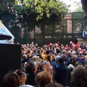 ΘΕΣΣΑΛΟΝΙΚΗ: ΚΟΣΜΟΣΥΡΡΟΗ ΣΤΟ ΤΟΥΡΚΙΚΟ ΠΡΟΞΕΝΕΙΟ ΓΙΑ ΤΗΝ ΕΠΕΤΕΙΟ ΘΑΝΑΤΟΥ ΤΟΥ&nbsp;ΑΤΑΤΟΥΡΚ