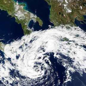 ΕΚΤΑΚΤΟ – Ξεκινάει νέο ισχυρό κύμα κακοκαιρίας – Δορυφορική εικόνα από τον κυκλώνα&nbsp;«Ζήνωνα»