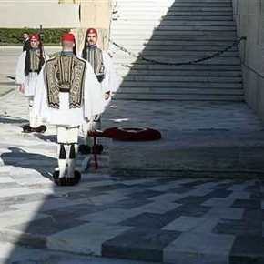 ΤΟ ΣΤΕΦΑΝΙ ΤΟΥ ΕΡΝΤΟΓΑΝ ΚΑΙ Η ΠΡΩΤΟΦΑΝΗ ΑΣΕΒΕΙΑ ΣΤΟΝ ΑΓΝΩΣΤΟ&nbsp;ΣΤΡΑΤΙΩΤΗ!