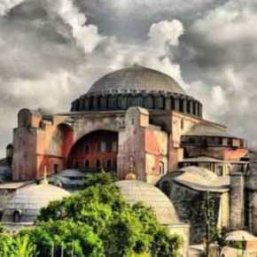 ΤΟΥΡΚΙΚΗ ΠΡΟΚΛΗΣΗ: ΔΙΑΒΑΣΑΝ ΤΟ ΚΟΡΑΝΙ ΜΕΣΑ ΣΤΗΝ ΑΓΙΑ ΣΟΦΙΑ ΚΑΙ ΦΩΝΑΖΑΝ «ΑΛΛΑΧΟΥ ΑΚΜΠΑΡ»&nbsp;(VIDEO)