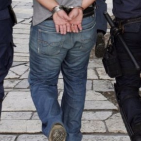 ΣΥΝΕΛΗΦΘΗ ΣΤΡΑΤΙΩΤΙΚΟΣ ΠΟΥ ΥΠΗΡΕΤΕΙ ΣΤΙΣ ΕΙΔΙΚΕΣ ΔΥΝΑΜΕΙΣ, ΓΙΑ ΣΥΜΜΕΤΟΧΗ ΣΕ ΕΓΚΛΗΜΑΤΙΚΗ&nbsp;ΟΡΓΑΝΩΣΗ!