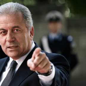 Αβραμόπουλος: «Απαράδεκτη και αντιευρωπαϊκή» η πρόταση Τουσκ για τους&nbsp;μετανάστες