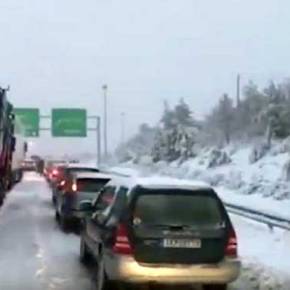 Ουρές Χιλιομέτρων Στην Αθηνών – Λαμίας (Βίντεο) Διακοπή Κυκλοφορίας Στην&nbsp;Πεντέλη