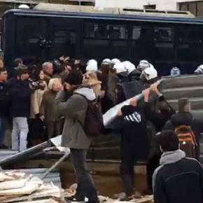 Νέα επεισόδια έξω από το Ειρηνοδικείο Αθηνών για τους&nbsp;πλειστηριασμούς