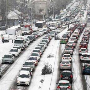 Ρομά επιτέθηκαν, ξυλοκόπησαν και λήστεψαν εγκλωβισμένους οδηγούς στα&nbsp;χιόνια