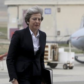 Στην Κύπρο η Τερέζα Μέι – Επισκέφθηκε τη βάση&nbsp;Ακρωτηρίου