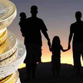 «Τσεκούρι» στα οικογενειακά επιδόματα όταν η υπογεννητικότητα χτυπάει «κόκκινο» στην&nbsp;Ελλάδα