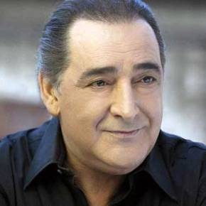 Τους «έτσουξε» τους Σκοπιανούς – Γιατί ο Β. Καρράς τραγούδησε το Μακεδονία Ξακουστή; –&nbsp;Βίντεο