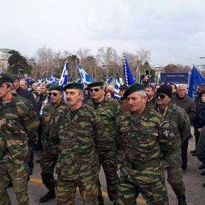 Στη Μπάντα στη Μπάντα ήρθαν τα Κομάντα … Καταθέτουν Στεφάνι στον Μεγαλέξανδρο !&nbsp;(video)